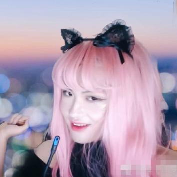 LPL解说Rita恋爱史揭秘：拒彩礼，姿态坏习惯成关键因素