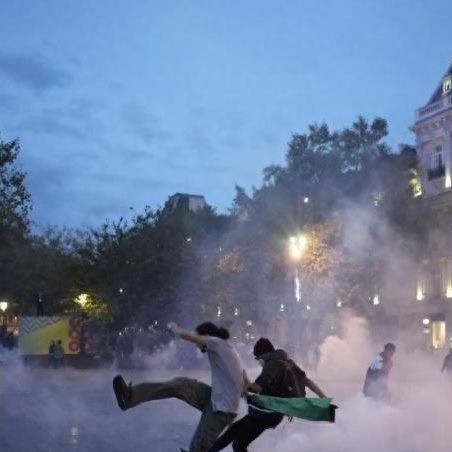 1. 漏网之鱼！盘点那些险些爆火的经典游戏
2. 火爆边缘！揭秘七款差点成爆款的游戏
3. 险些爆红！七款曾与热门擦肩而过的游戏
4. 爆款边缘游！盘点那些差点火遍全球的游戏
5. 失之交臂！七款差点成为现象级的游戏
6. 火爆游戏幕后！揭秘七款险些爆红的游戏
7. 险些爆火！盘点那些与热门擦肩而过的游戏佳作