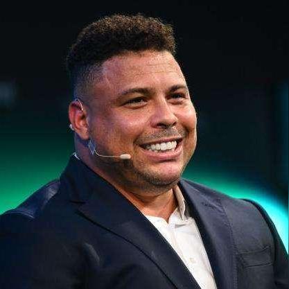 FIFA16莱万神速9分钟5球解析，揭秘莱万顶级能力值秘诀