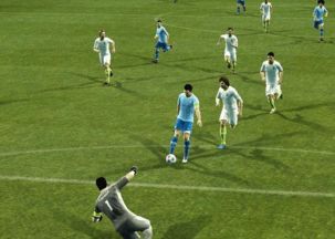 《实况足球2012》高效进球技巧：掌握定位球与运动战破门秘诀