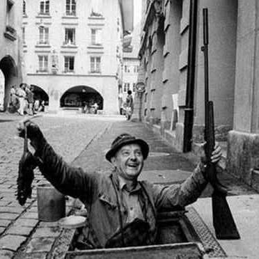 《战锤末世鼠疫》新手必看：职业选择与怪物应对攻略全解析