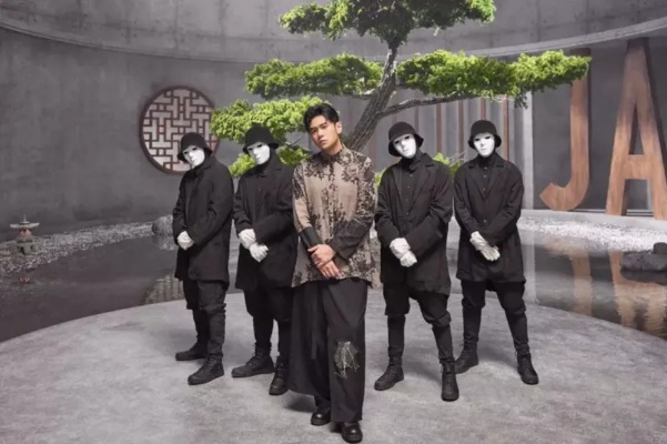 神秘假面人：多重身份，互动剧场探秘之旅