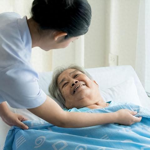 《世界之外》新装亮相！邂逅浪漫“夜色时光”，体验绝美“星光礼服”魅力