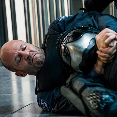 《GTA6》卧底风云：传杰森视角揭秘警方卧底真相