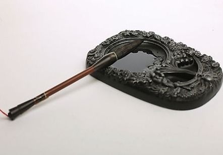 《纸嫁衣8》学堂毛笔砚台谜题攻略：破解秘籍大揭秘