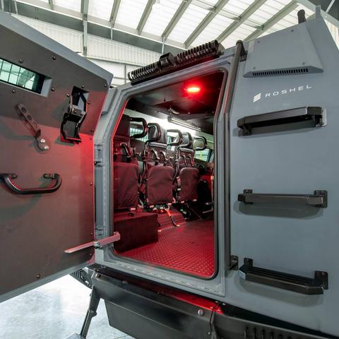 《地狱即我们》APC保险箱密码攻略：轻松解锁装甲车宝藏秘籍