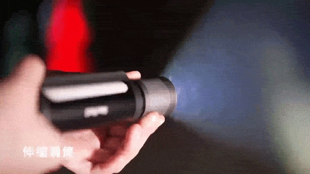 超自然行动组照明神器：手电&荧光棒续航大揭秘