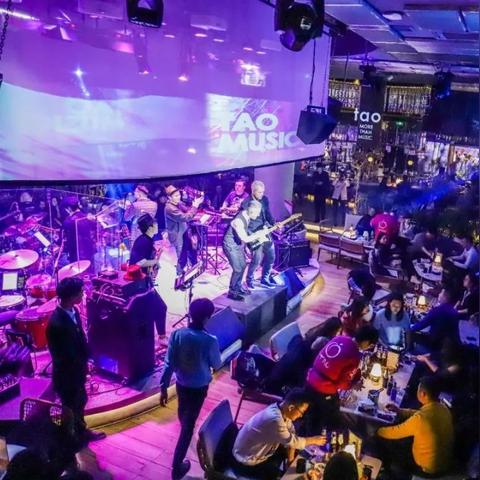 《冲就完事模拟器》独家解锁《最终幻想7》免费DLC，畅享沉浸式冒险新体验