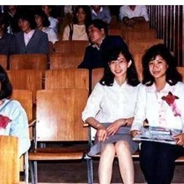 《月之深渊》预告揭秘：挑战扭曲宇宙，体验极致恐怖新境界