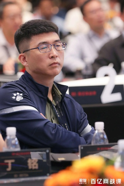 丁斐奇谋救曹，逆境立功展智勇