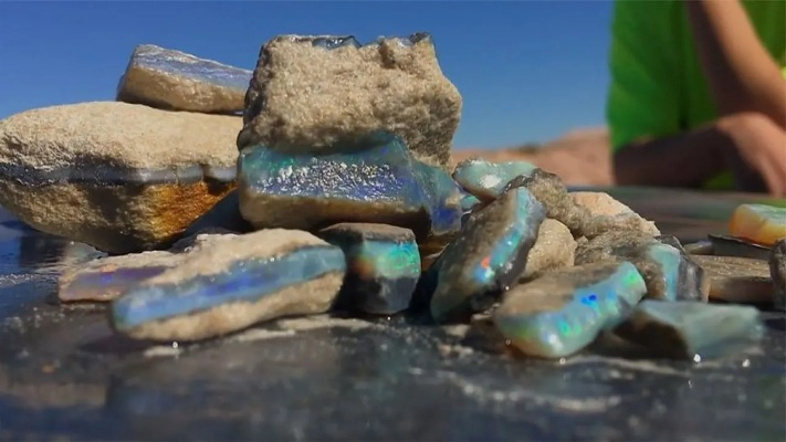 荒野寻宝：揭秘创世蛋白石获取秘境