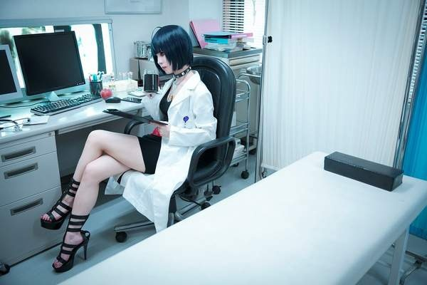 P5医生武见妙性感办公新体验，揭秘医界女神魅力新风尚