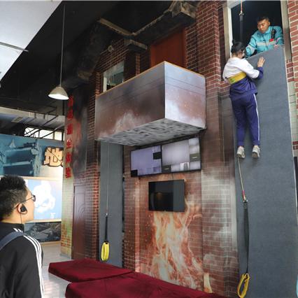 地铁逃生奇观再现，绝美视觉盛宴揭晓