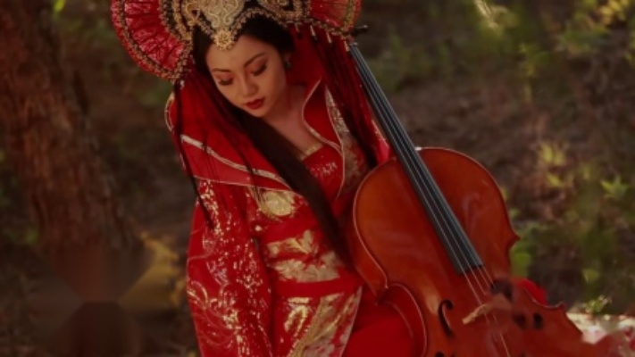 战神4主题曲激荡演绎，郭婷娜大提琴奏响新篇章
