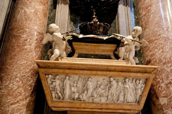 探寻梵蒂冈古宝：揭秘古老之圈神秘位置