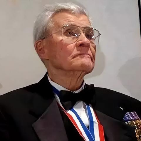 《不义联盟2》大招揭秘：独家演示，技能全解析