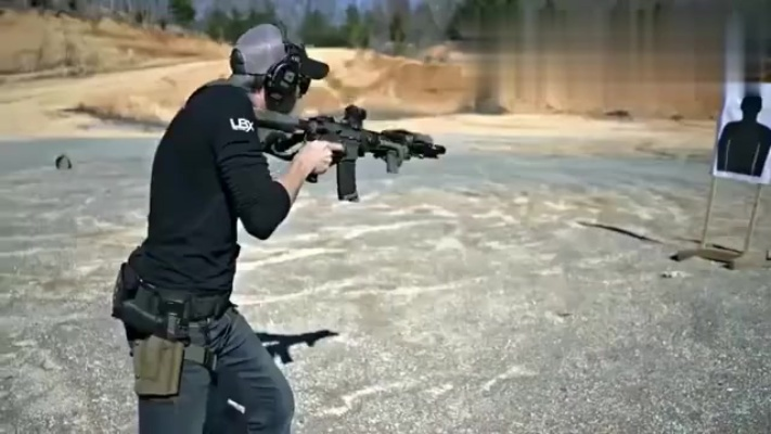 枪战换弹奇招揭秘：一枪一换，体验全新战术快感