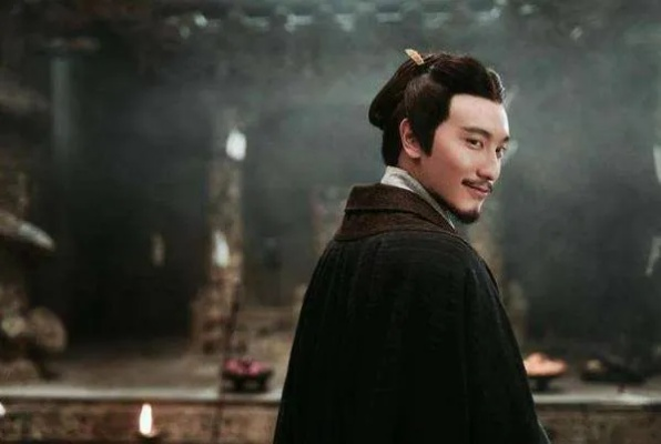 紫蓝衣襟下的悲剧命运：揭秘郭嘉的传奇悲歌