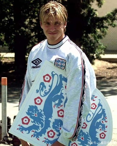 贝克汉姆myClub闪亮登场，足球场上的时尚巨星！