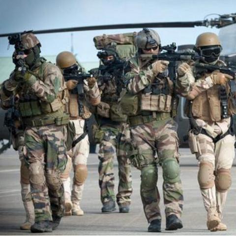 《三角洲K416实战解析：全面战场新视角揭秘》