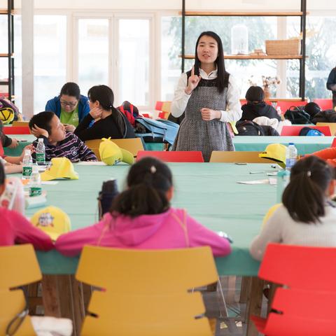 德国总理亲临现场，全神贯注体验《模拟农场17》新篇章