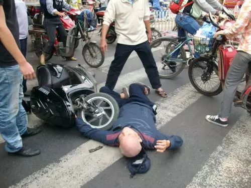 《三角洲狂飙》惊险撞人集锦，爆笑新视角！