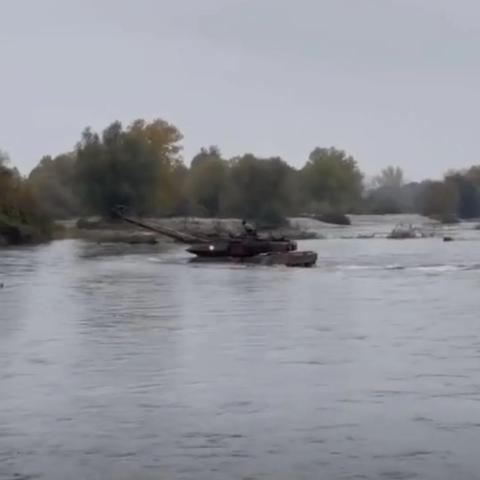 《三角洲坦克狂欢秀：爆笑瞬间大盘点》