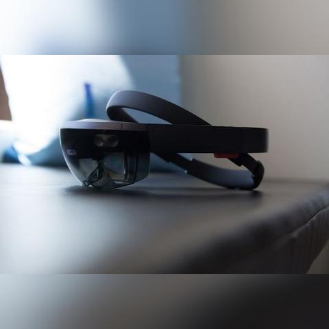 HoloLens AR新体验！口袋妖怪新战系，探索虚拟现实无限可能