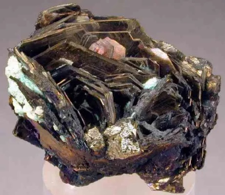 辉萤石功效解析：揭秘全新游戏元素价值与应用