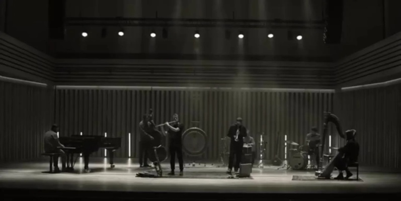 《灰色旋律》揭秘：沉浸式音乐之旅，情感共鸣新体验