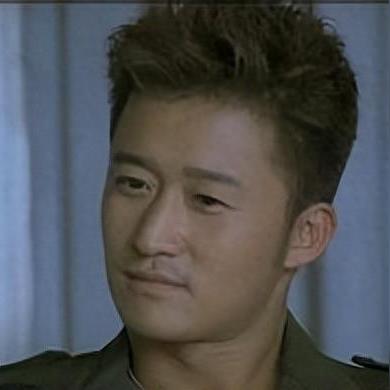 成长建筑艺术新篇章：探索《黑暗与光明》建筑奥秘