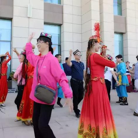 夜族崛起攻略：深度解析崛起奥秘，掌握制胜技巧