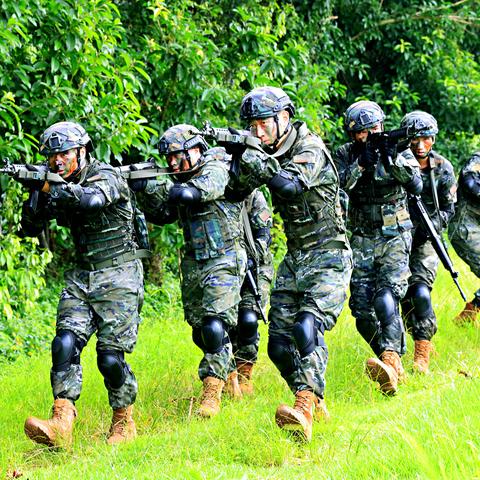 《无畏契约》光明哨兵1.0设计图深度解析，揭秘全新战术价值！