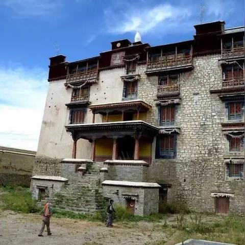 《庄园领主》首年攻略：揭秘迈向大型村庄的黄金路径