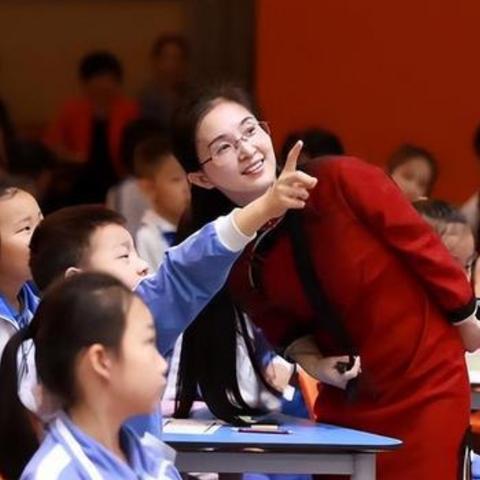 《堕落之主》属性揭秘：职业选择攻略，开局必备！