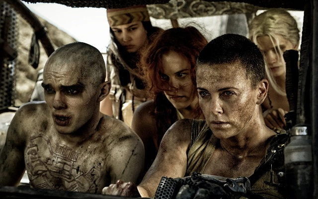 《疯狂麦克斯》2015年震撼延期，全新预告片提前揭秘未来狂潮