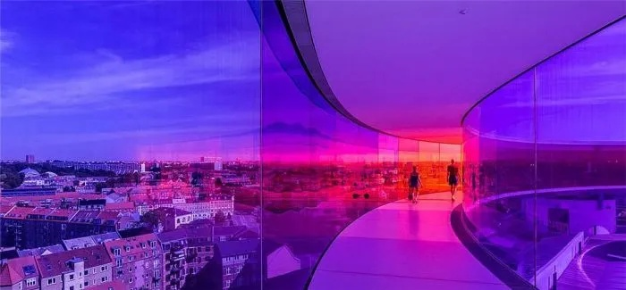 沉浸诡异色彩，探索《丹吉尔》超现实新境界