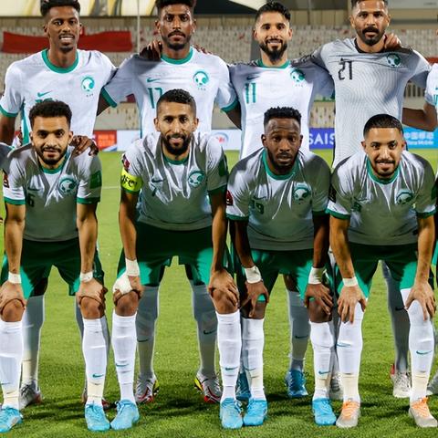 FIFA14与实况足球2014巅峰对决，深度解析新视角！