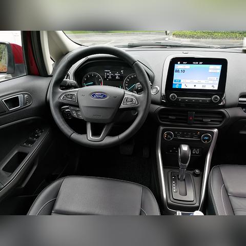 《杀出重围3》革命版多人截图，视觉盛宴新体验