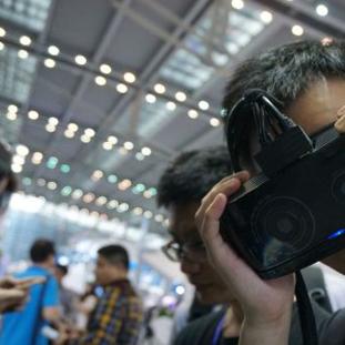 PS4虚拟现实头盔2014首曝：沉浸式体验新纪元