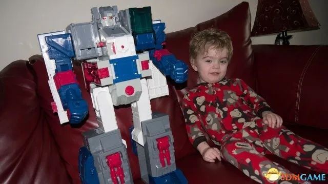 巨无霸福特震撼登场，童年回忆《变形金刚》新篇章开启