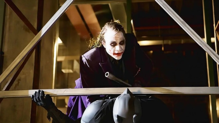 火辣蝙蝠女激战小丑，皮鞭蜡烛演绎不义激情