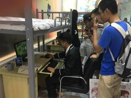 大学宿舍热门游戏盘点：揭秘十大必玩电竞秘籍