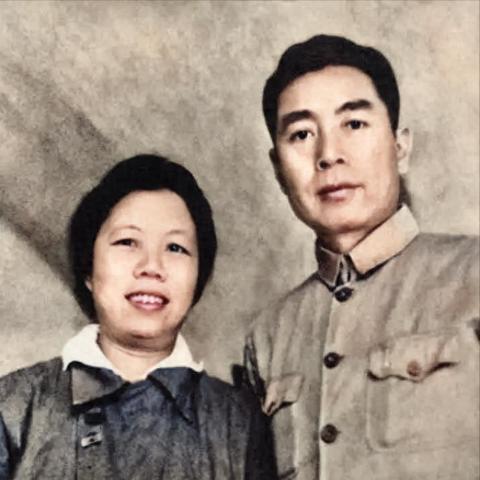 《英雄连2》历史重现：深度解析真实战场再现