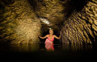 绝美探险家：揭开神秘古墓的奇幻之旅