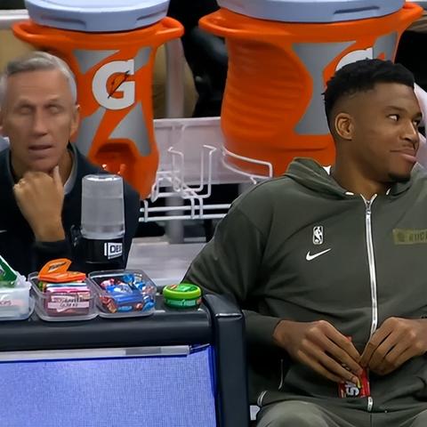 《彩虹六号：围攻》首发服务器崩盘，玩家体验大打折扣