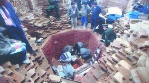 雷峰塔下真的有压了千年仍存活的白色虫子?背后真相惊人！