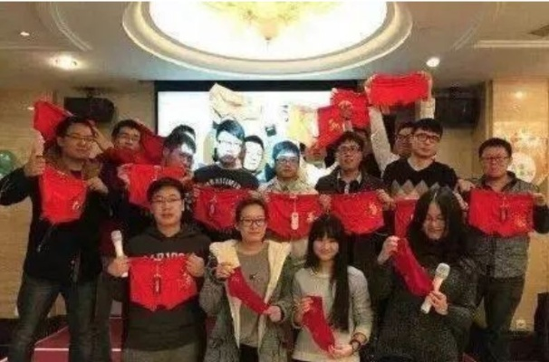 员工年会穿太丑拿1万奖金？游戏圈反向操作火了！