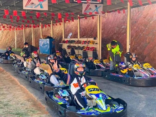 卡丁车神技揭秘：空中搭桥极限挑战新高度