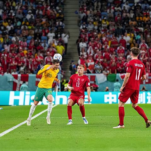 《FIFA 11》神级过人技巧大揭秘，解锁新境界！